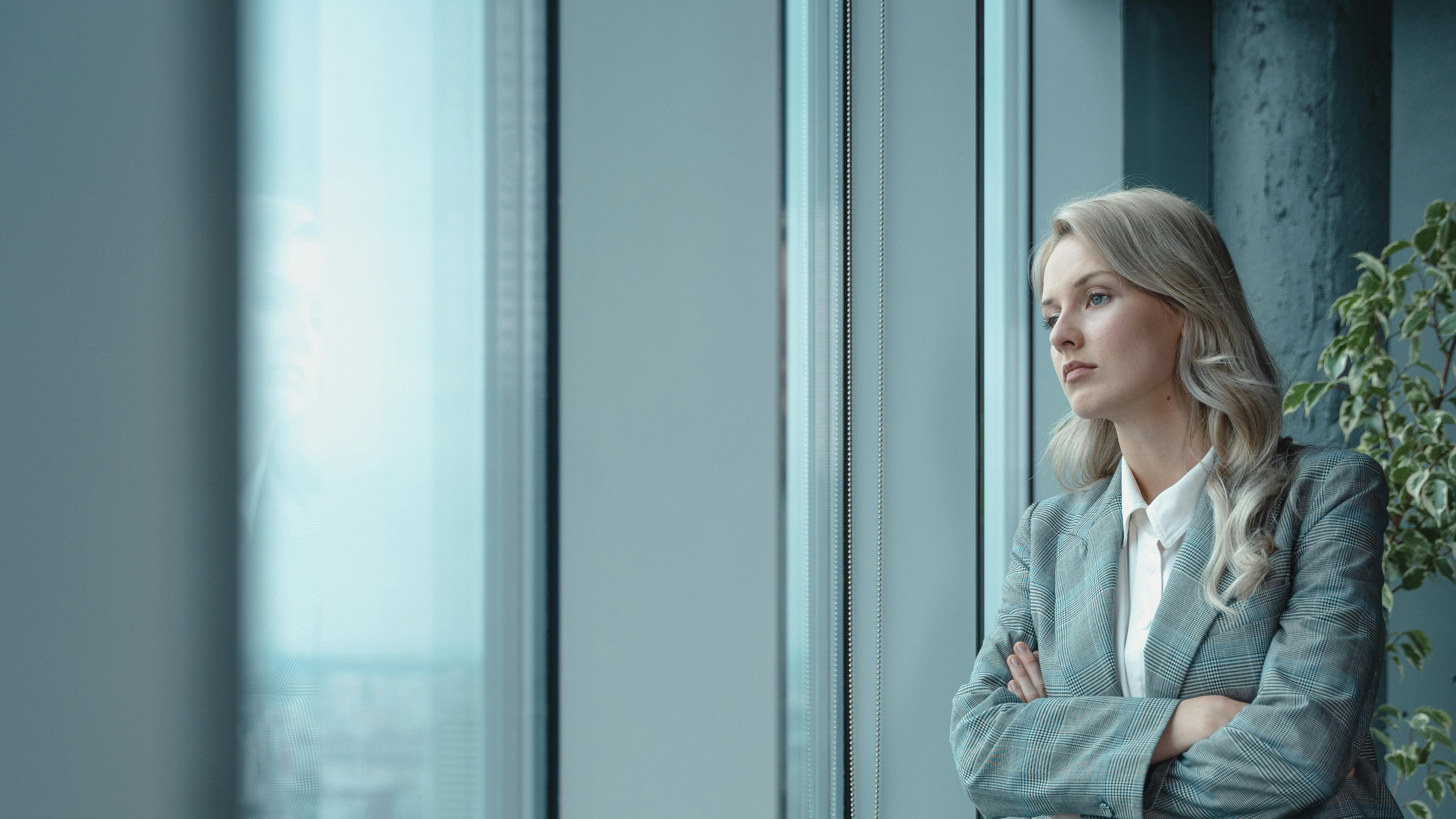 Blog post on why successful founders delay hiring an executive assistant, how it impacts business growth, and the ROI of strategic support.